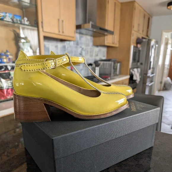 NWOT Yellow T-Strap The Office Of Angela Scott Heels Dustbag Included No Box - Picture 2 of 10